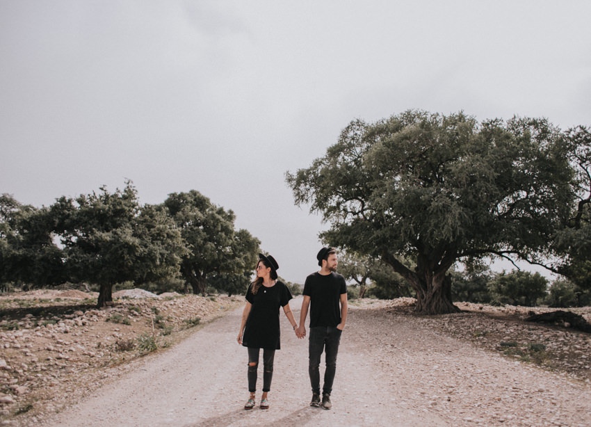 007_coupleshoot_couplegoals_paarshooting_marokko_morocco_marrakesch_essaouira_travelcouple_travel_allblack_photographer_fotograf_travelphotographer