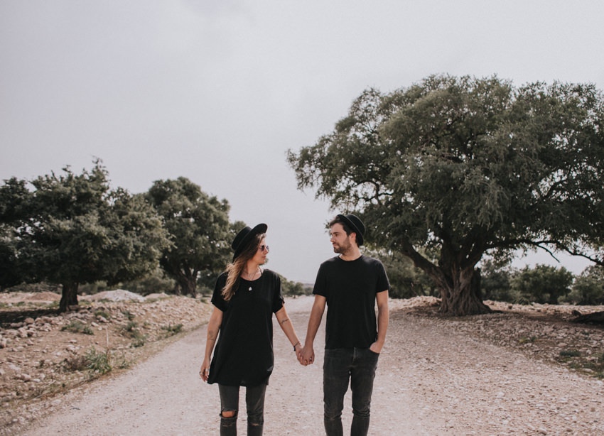 008_coupleshoot_couplegoals_paarshooting_marokko_morocco_marrakesch_essaouira_travelcouple_travel_allblack_photographer_fotograf_travelphotographer