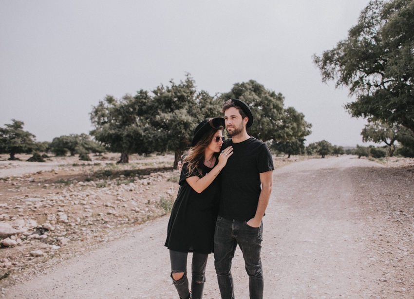 010_coupleshoot_couplegoals_paarshooting_marokko_morocco_marrakesch_essaouira_travelcouple_travel_allblack_photographer_fotograf_travelphotographer