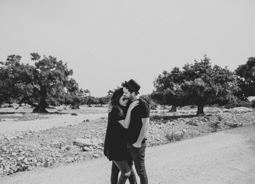 011_coupleshoot_couplegoals_paarshooting_marokko_morocco_marrakesch_essaouira_travelcouple_travel_allblack_photographer_fotograf_travelphotographer
