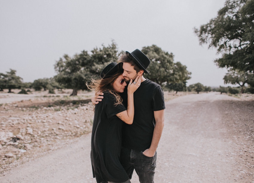 013_coupleshoot_couplegoals_paarshooting_marokko_morocco_marrakesch_essaouira_travelcouple_travel_allblack_photographer_fotograf_travelphotographer