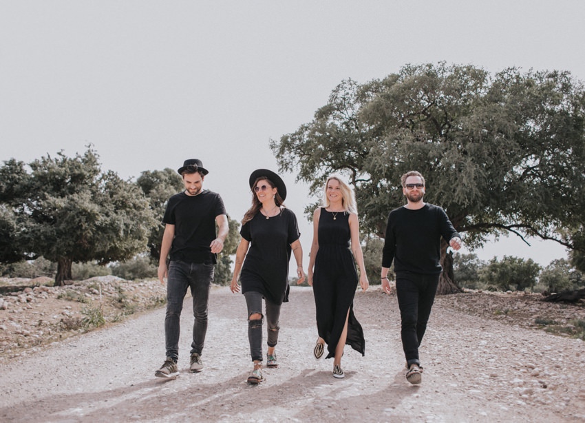 035_coupleshoot_couplegoals_paarshooting_marokko_morocco_marrakesch_essaouira_travelcouple_travel_allblack_photographer_fotograf_travelphotographer
