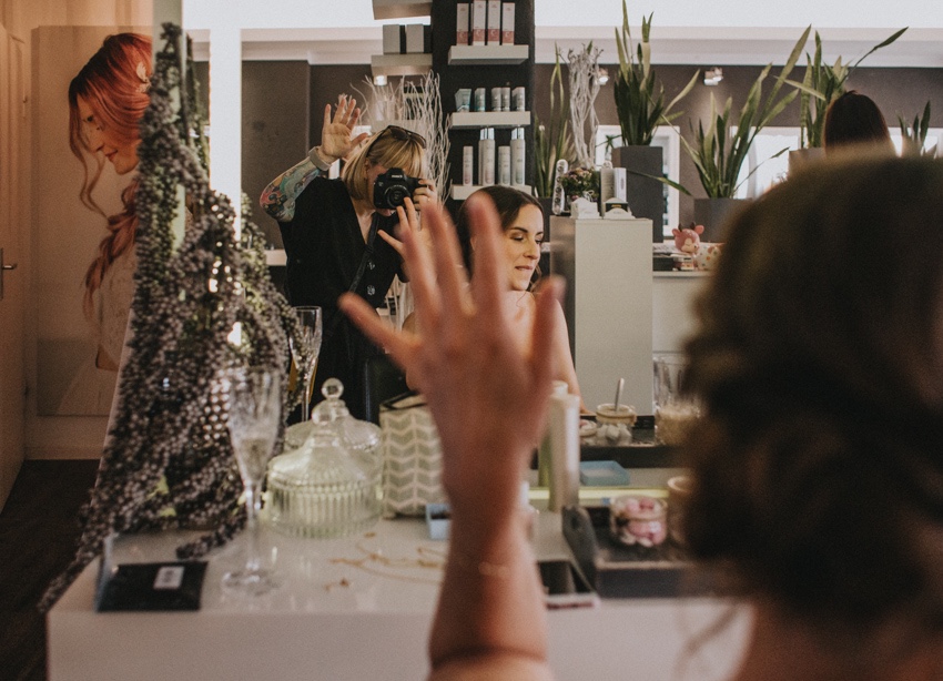 014_hochzeit_wedding_rathaus_recklinghausen_fotograf_nrw_standesamt_altstadt_ruhrpott_ruhrgebiet_hochzeitsfotograf_civilwedding_urban_manta_blumen_burger_getting_ready_cafe_unique_hochzeitsfotografie