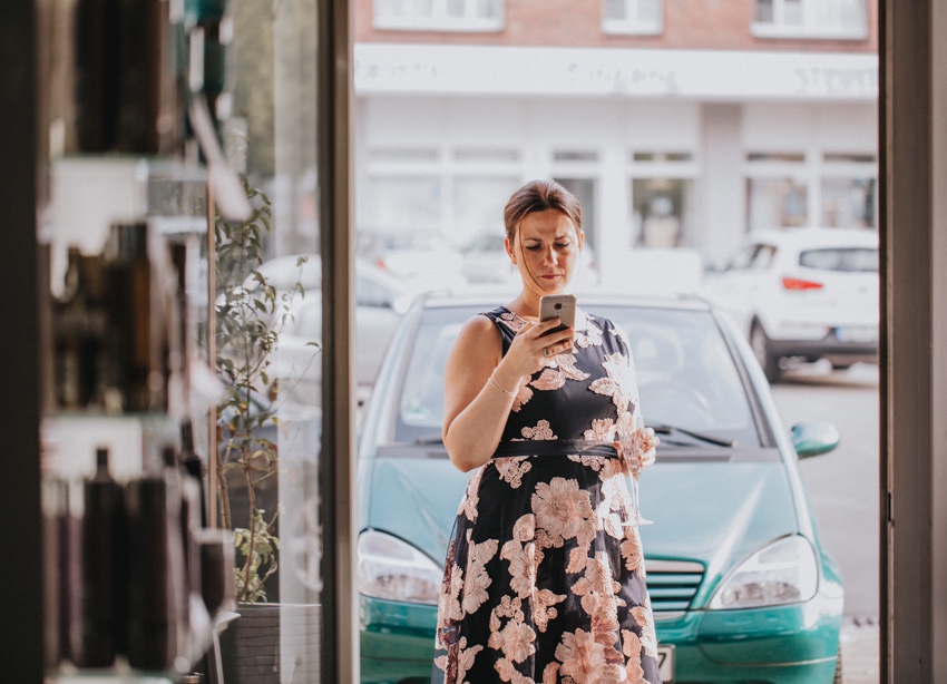 021_hochzeit_wedding_rathaus_recklinghausen_fotograf_nrw_standesamt_altstadt_ruhrpott_ruhrgebiet_hochzeitsfotograf_civilwedding_urban_manta_blumen_burger_getting_ready_cafe_unique_hochzeitsfotografie