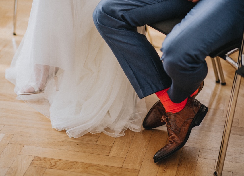 064_hochzeit_wedding_rathaus_recklinghausen_fotograf_nrw_standesamt_altstadt_ruhrpott_ruhrgebiet_hochzeitsfotograf_civilwedding_urban_manta_blumen_burger_getting_ready_cafe_unique_hochzeitsfotografie