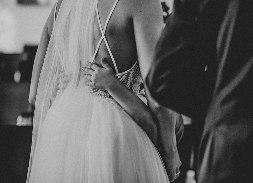 072_hochzeit_wedding_rathaus_recklinghausen_fotograf_nrw_standesamt_altstadt_ruhrpott_ruhrgebiet_hochzeitsfotograf_civilwedding_urban_manta_blumen_burger_getting_ready_cafe_unique_hochzeitsfotografie