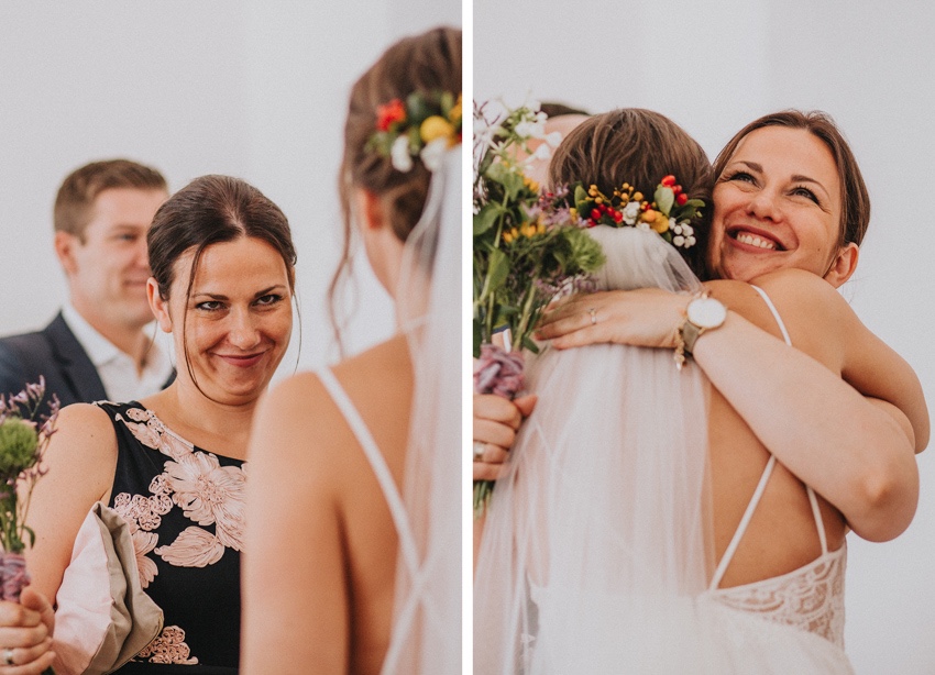 076_hochzeit_wedding_rathaus_recklinghausen_fotograf_nrw_standesamt_altstadt_ruhrpott_ruhrgebiet_hochzeitsfotograf_civilwedding_urban_manta_blumen_burger_getting_ready_cafe_unique_hochzeitsfotografie