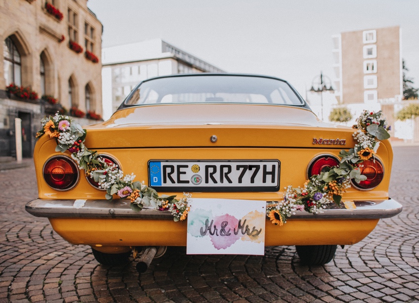 080_hochzeit_wedding_rathaus_recklinghausen_fotograf_nrw_standesamt_altstadt_ruhrpott_ruhrgebiet_hochzeitsfotograf_civilwedding_urban_manta_blumen_burger_getting_ready_cafe_unique_hochzeitsfotografie