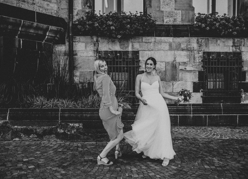 084_hochzeit_wedding_rathaus_recklinghausen_fotograf_nrw_standesamt_altstadt_ruhrpott_ruhrgebiet_hochzeitsfotograf_civilwedding_urban_manta_blumen_burger_getting_ready_cafe_unique_hochzeitsfotografie