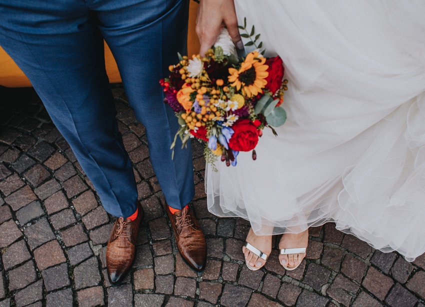 093_hochzeit_wedding_rathaus_recklinghausen_fotograf_nrw_standesamt_altstadt_ruhrpott_ruhrgebiet_hochzeitsfotograf_civilwedding_urban_manta_blumen_burger_getting_ready_cafe_unique_hochzeitsfotografie
