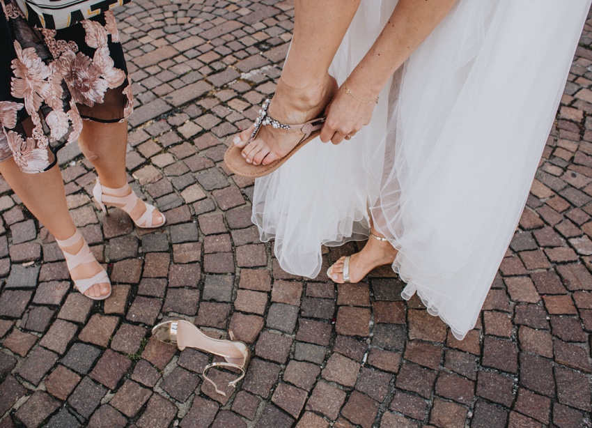 096_hochzeit_wedding_rathaus_recklinghausen_fotograf_nrw_standesamt_altstadt_ruhrpott_ruhrgebiet_hochzeitsfotograf_civilwedding_urban_manta_blumen_burger_getting_ready_cafe_unique_hochzeitsfotografie