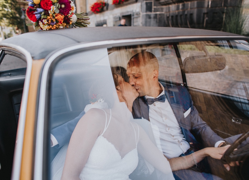 102_hochzeit_wedding_rathaus_recklinghausen_fotograf_nrw_standesamt_altstadt_ruhrpott_ruhrgebiet_hochzeitsfotograf_civilwedding_urban_manta_blumen_burger_getting_ready_cafe_unique_hochzeitsfotografie
