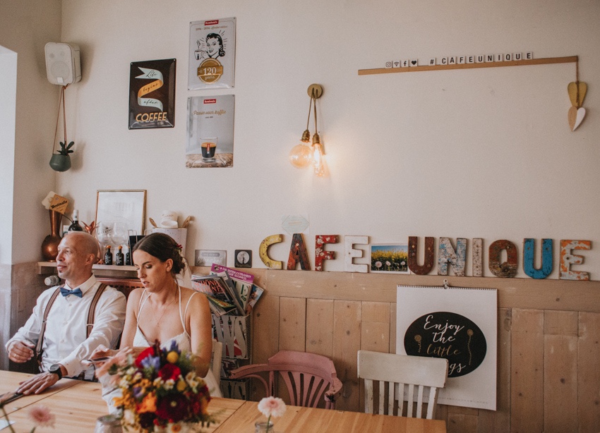 110_hochzeit_wedding_rathaus_recklinghausen_fotograf_nrw_standesamt_altstadt_ruhrpott_ruhrgebiet_hochzeitsfotograf_civilwedding_urban_manta_blumen_burger_getting_ready_cafe_unique_hochzeitsfotografie