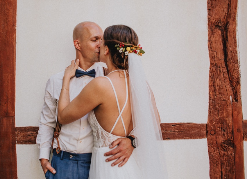 135_hochzeit_wedding_rathaus_recklinghausen_fotograf_nrw_standesamt_altstadt_ruhrpott_ruhrgebiet_hochzeitsfotograf_civilwedding_urban_manta_blumen_burger_getting_ready_cafe_unique_hochzeitsfotografie