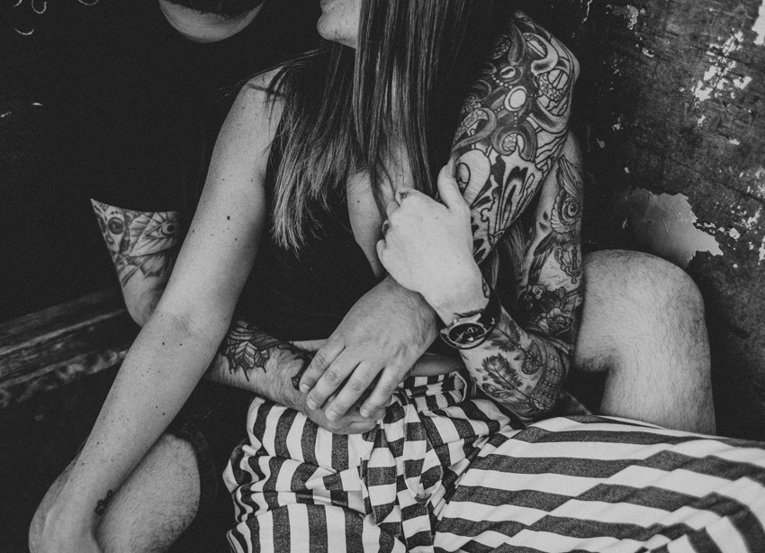 023_engagement_shoot_shooting_couple_couplegoals_tattoo_bridetobe_tattoocouple_paerchen_fotograf_nrw_zeche_recklinghausen_zechekarl_industrie_industrial_skatepark_hochzeitsfotograf_ruhrgebiet_weddingphotographer