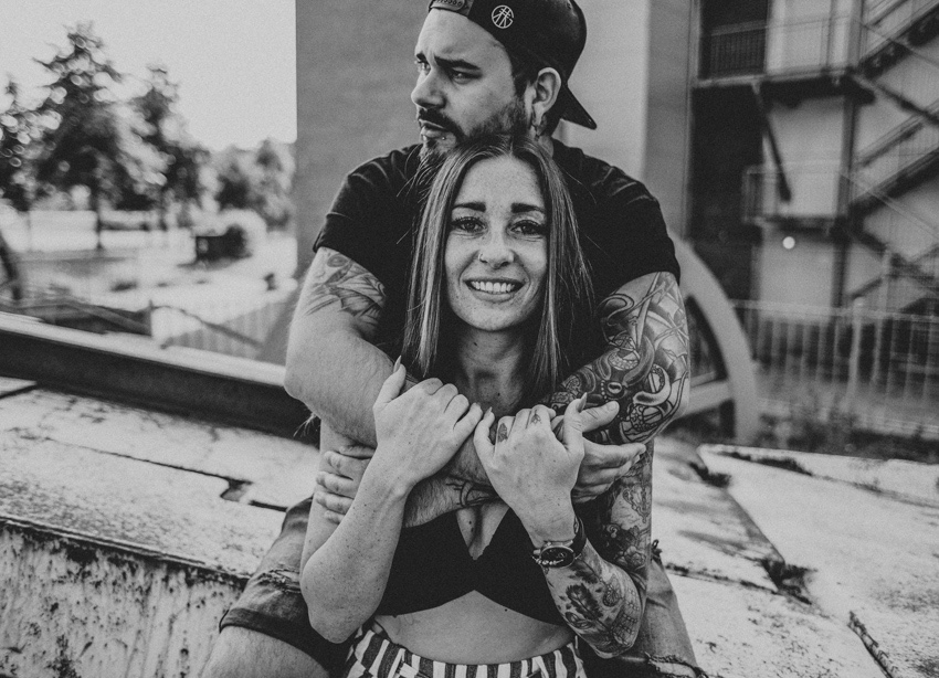 036_engagement_shoot_shooting_couple_couplegoals_tattoo_bridetobe_tattoocouple_paerchen_fotograf_nrw_zeche_recklinghausen_zechekarl_industrie_industrial_skatepark_hochzeitsfotograf_ruhrgebiet_weddingphotographer