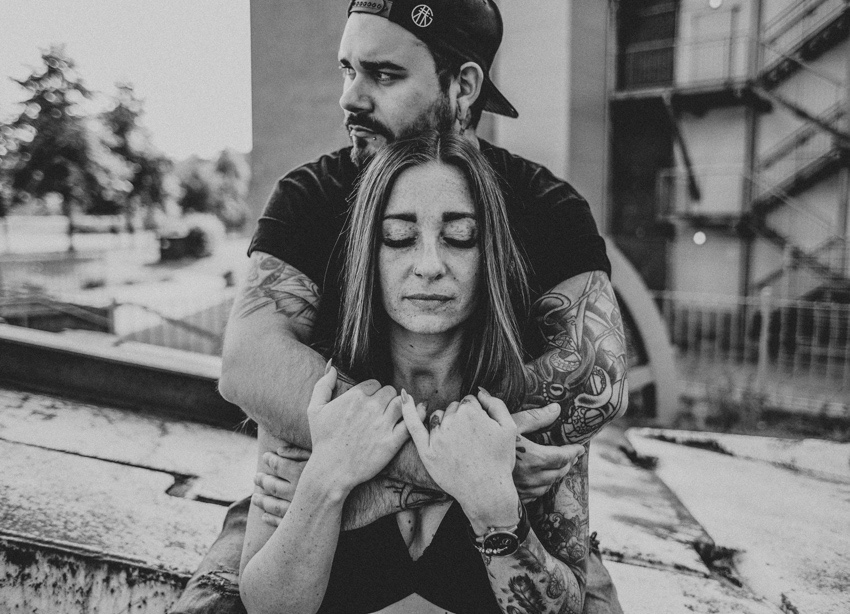 037_engagement_shoot_shooting_couple_couplegoals_tattoo_bridetobe_tattoocouple_paerchen_fotograf_nrw_zeche_recklinghausen_zechekarl_industrie_industrial_skatepark_hochzeitsfotograf_ruhrgebiet_weddingphotographer