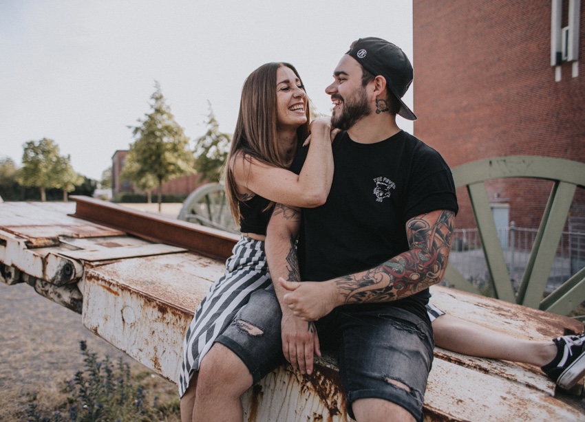 040_engagement_shoot_shooting_couple_couplegoals_tattoo_bridetobe_tattoocouple_paerchen_fotograf_nrw_zeche_recklinghausen_zechekarl_industrie_industrial_skatepark_hochzeitsfotograf_ruhrgebiet_weddingphotographer