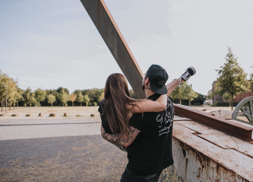 043_engagement_shoot_shooting_couple_couplegoals_tattoo_bridetobe_tattoocouple_paerchen_fotograf_nrw_zeche_recklinghausen_zechekarl_industrie_industrial_skatepark_hochzeitsfotograf_ruhrgebiet_weddingphotographer