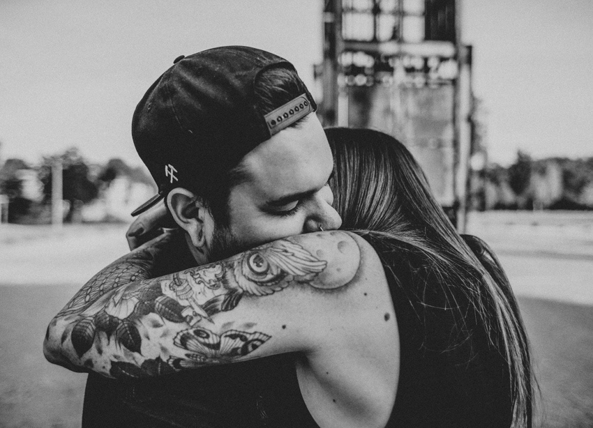 049_engagement_shoot_shooting_couple_couplegoals_tattoo_bridetobe_tattoocouple_paerchen_fotograf_nrw_zeche_recklinghausen_zechekarl_industrie_industrial_skatepark_hochzeitsfotograf_ruhrgebiet_weddingphotographer