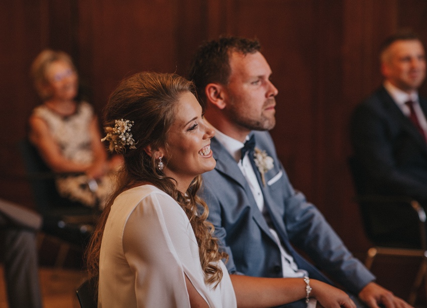 049_hochzeitsfotograf_standesamt_rathaus_recklinghausen_nrw_ruhrgebiet_corona_garten_hochzeit_vw_bulli_floral_optimal_marl_polizei_spalier_a-stone_photography