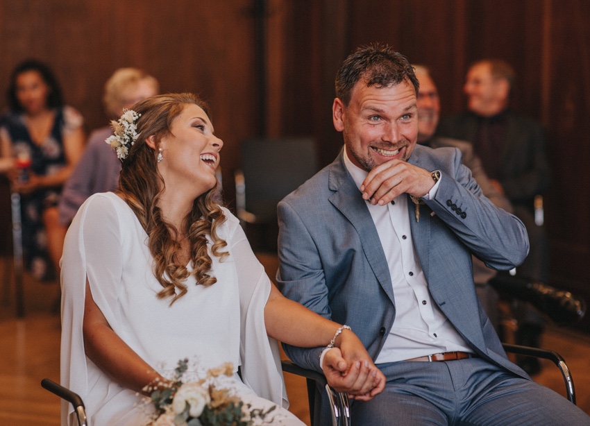 059_hochzeitsfotograf_standesamt_rathaus_recklinghausen_nrw_ruhrgebiet_corona_garten_hochzeit_vw_bulli_floral_optimal_marl_polizei_spalier_a-stone_photography