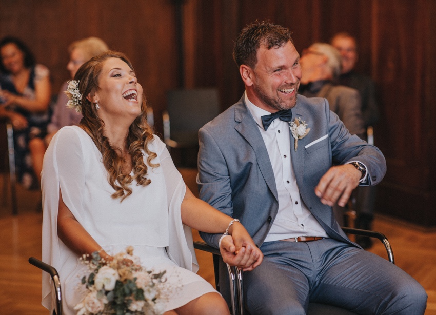060_hochzeitsfotograf_standesamt_rathaus_recklinghausen_nrw_ruhrgebiet_corona_garten_hochzeit_vw_bulli_floral_optimal_marl_polizei_spalier_a-stone_photography