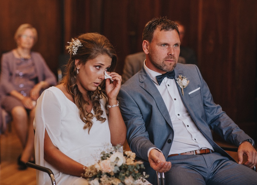 068_hochzeitsfotograf_standesamt_rathaus_recklinghausen_nrw_ruhrgebiet_corona_garten_hochzeit_vw_bulli_floral_optimal_marl_polizei_spalier_a-stone_photography
