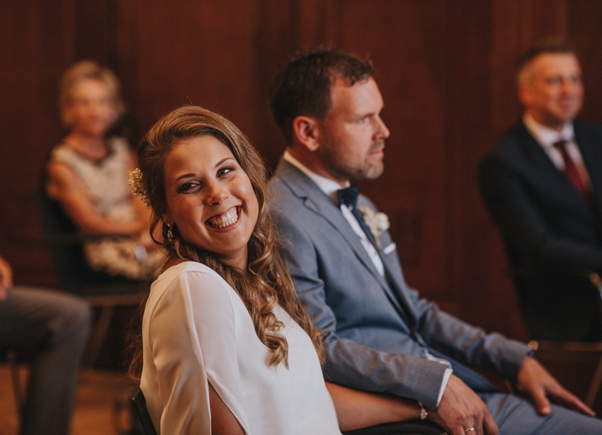 081_hochzeitsfotograf_standesamt_rathaus_recklinghausen_nrw_ruhrgebiet_corona_garten_hochzeit_vw_bulli_floral_optimal_marl_polizei_spalier_a-stone_photography